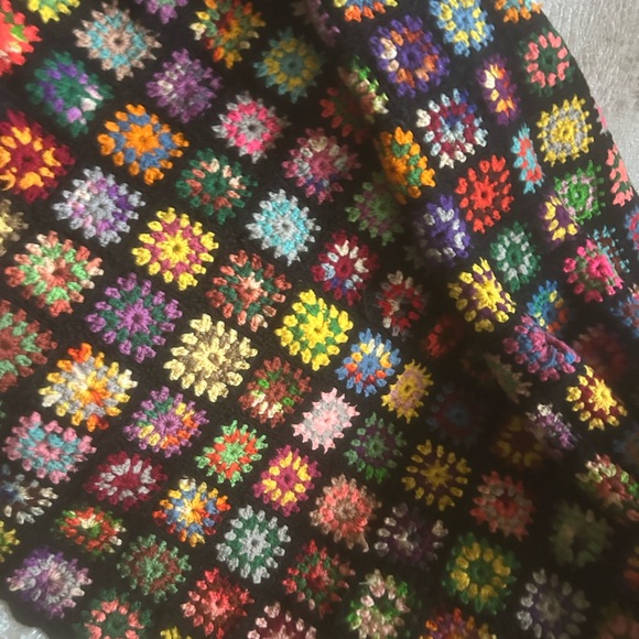 Granny Throw, Small Colorful Squares Bight Black. Gorgoues!  Great Conditon. - Picture 7 of 9